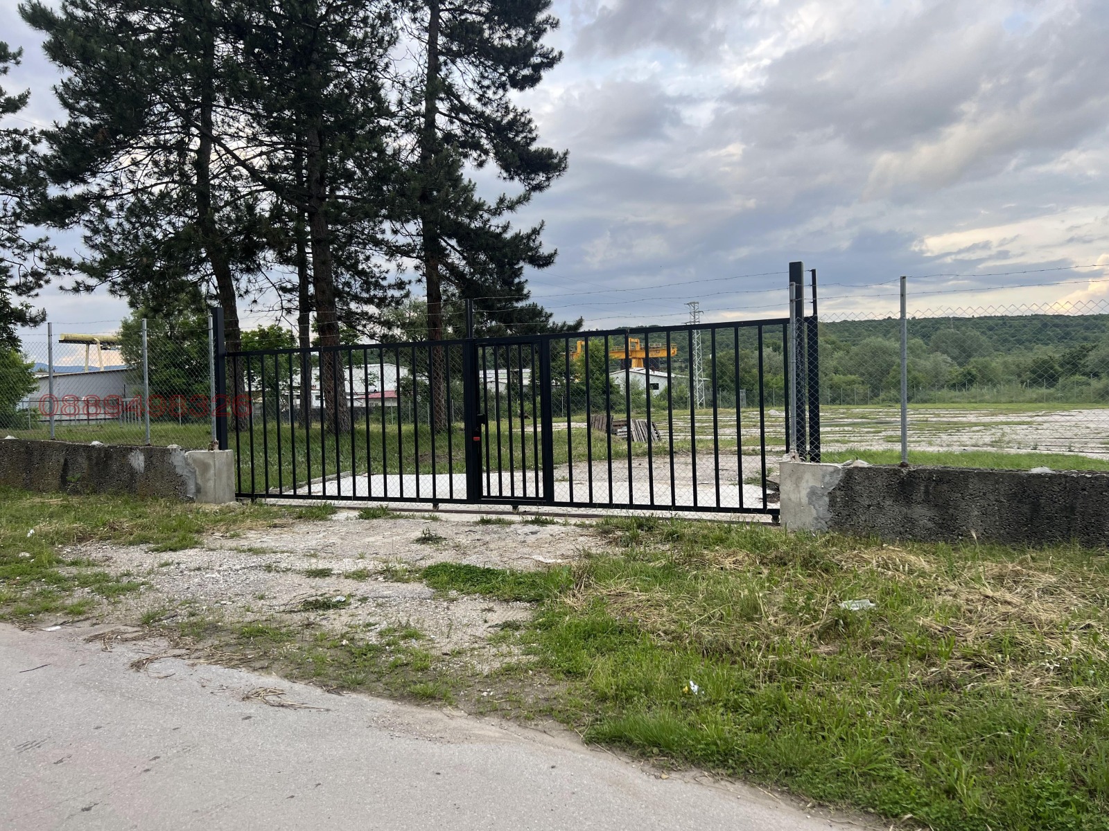 Дава под наем МЯСТО, гр. Мездра, област Враца