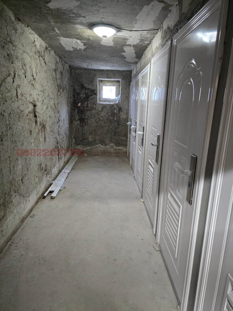 Дава под наем СКЛАД, гр. Перник, Мошино