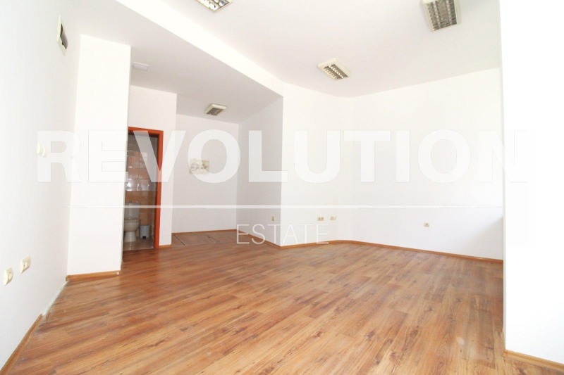 Под наем МАГАЗИН, град Пловдив, Гагарин • 300 € • 36457228 — Holmes.bg