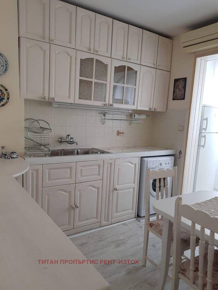 Дава под наем 2-СТАЕН, гр. Бургас, Изгрев, снимка 2 - Апартаменти - 53691080