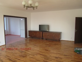 3+ chambres Izgrev, Sofia 1