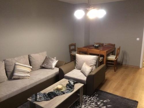 Дава под нем  2-стаен, град София, Белите брези •  700 EUR • ID 66557447 — holmes.bg - [1] 