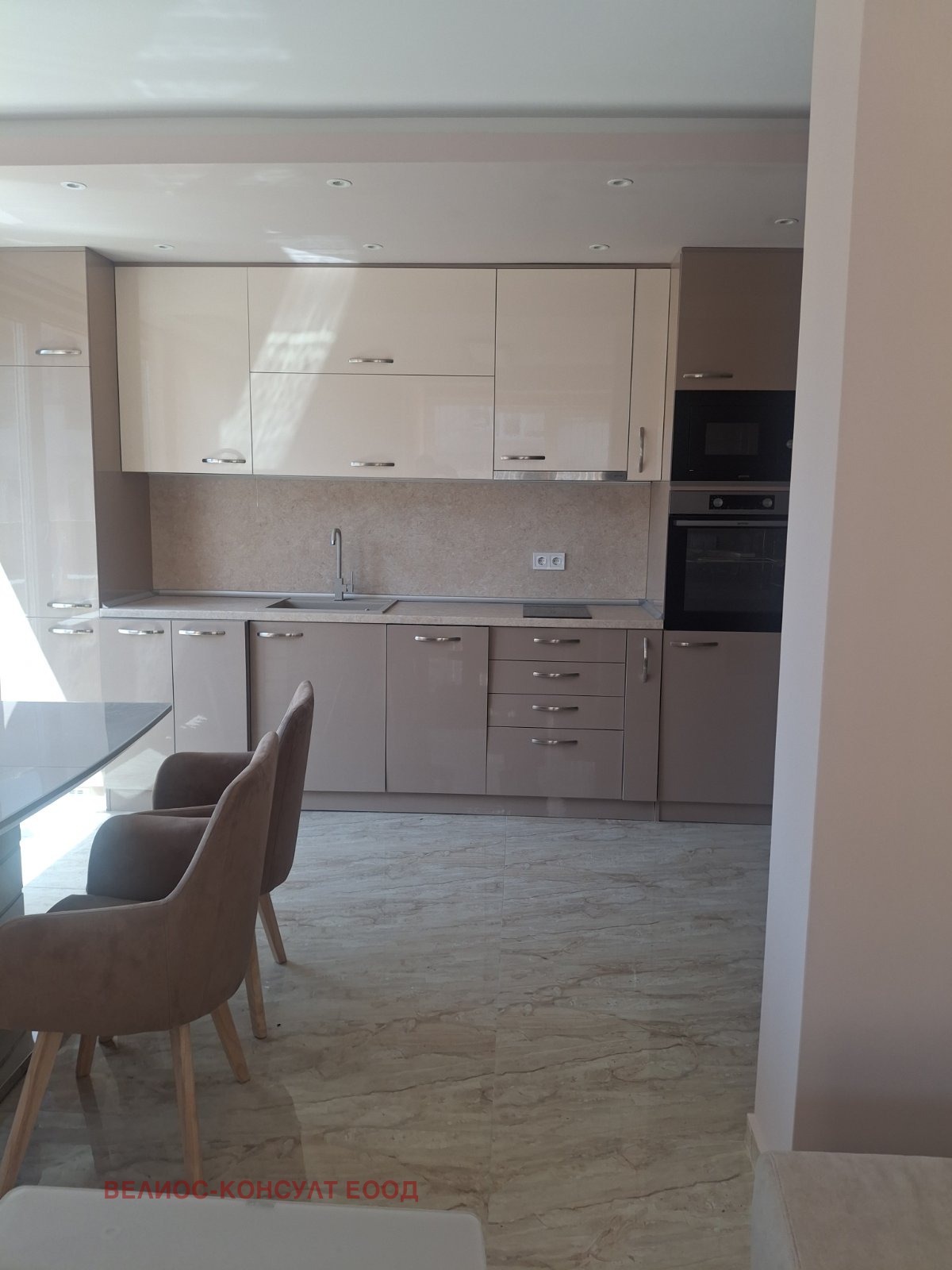 Дава под наем 3-СТАЕН, гр. София, Център, снимка 2 - Апартаменти - 54370646