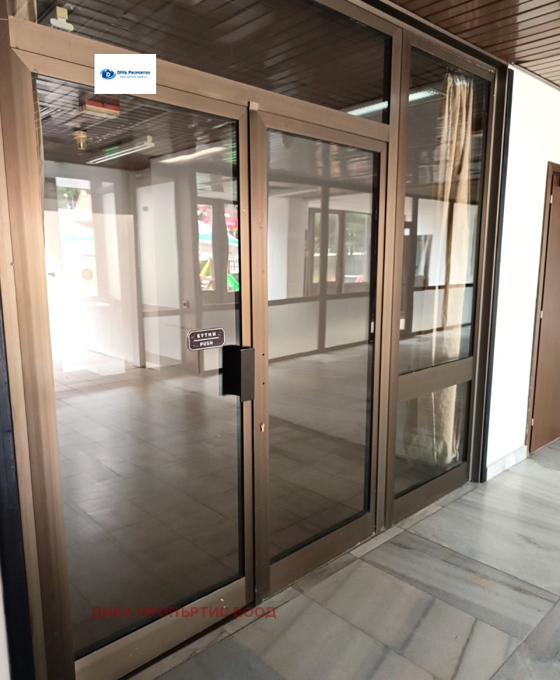 Te huur  Winkel regio Sofia , k.k. Borovets , 30 m² | 52113500