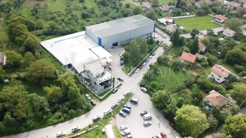 Дава под Наем ПРОМ. ПОМЕЩЕНИЕ в град Кюстендил, Запад - 3500 кв.м / 8 400 € » 16 428.97 лв., ДЖЕЙ И ДЖЕЙ КОРПОРЕЙШЪН ООД