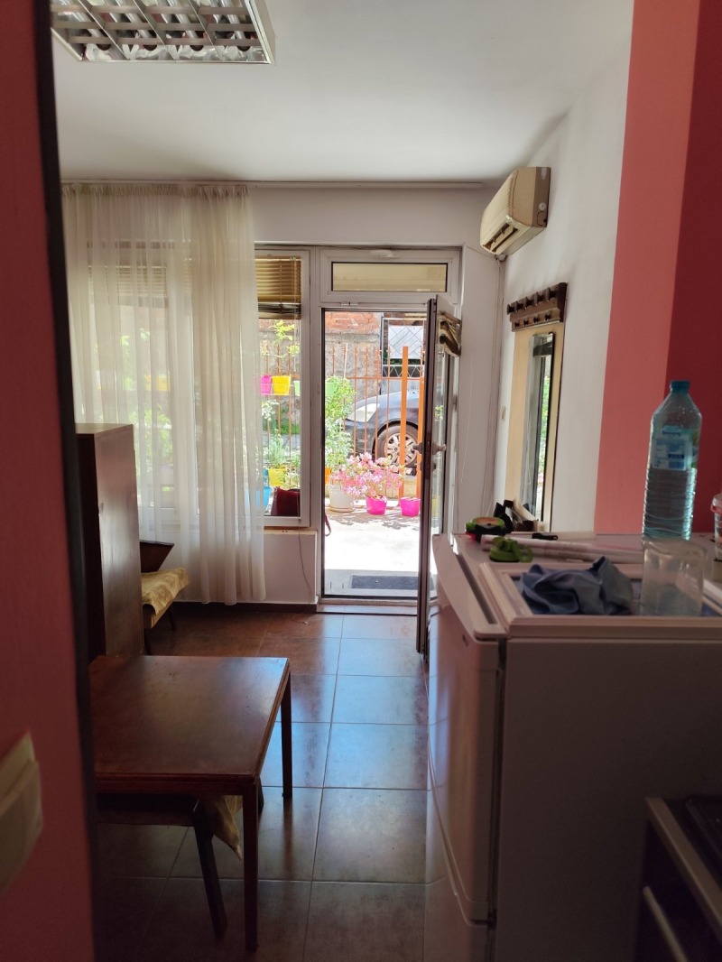Дава под нем  1-стаен, град Пловдив, Център •  175 EUR • ID 90544615 — holmes.bg - [1] 