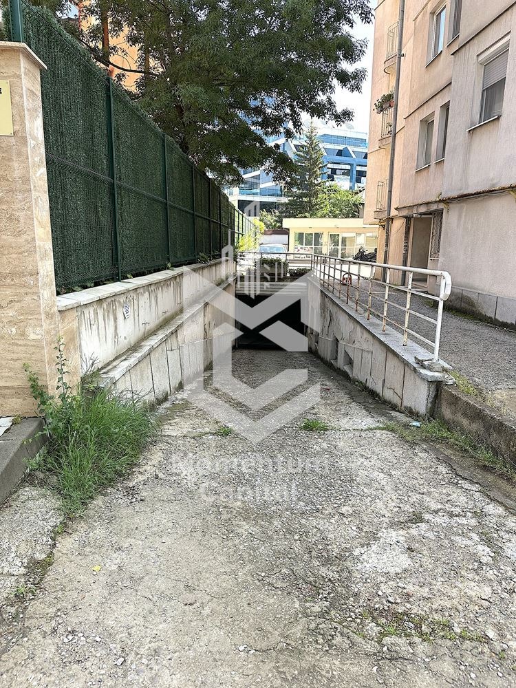 Дава под наем ГАРАЖ, ПАРКОМЯСТО, гр. София, Бъкстон