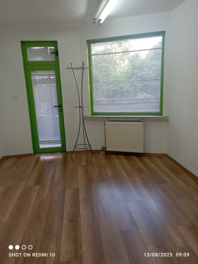 Дава под нем  Офис, град София, Белите брези •  300 € • ID 22010462 — holmes.bg - [1] 