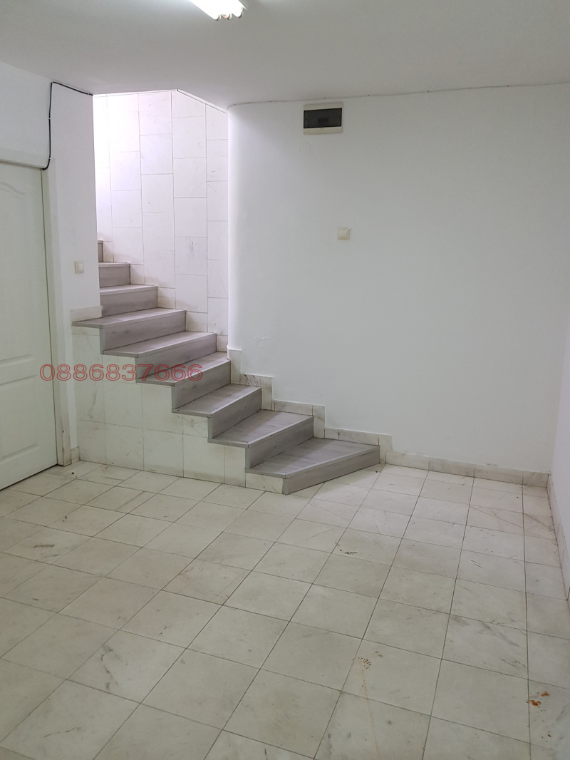 Дава под наем ОФИС, гр. Карлово, област Пловдив, снимка 3 - Офиси - 52780668