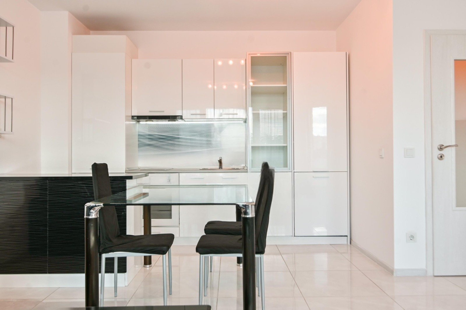 Дава под наем 3-СТАЕН, гр. София, Красна поляна 3, снимка 2 - Апартаменти - 53887399