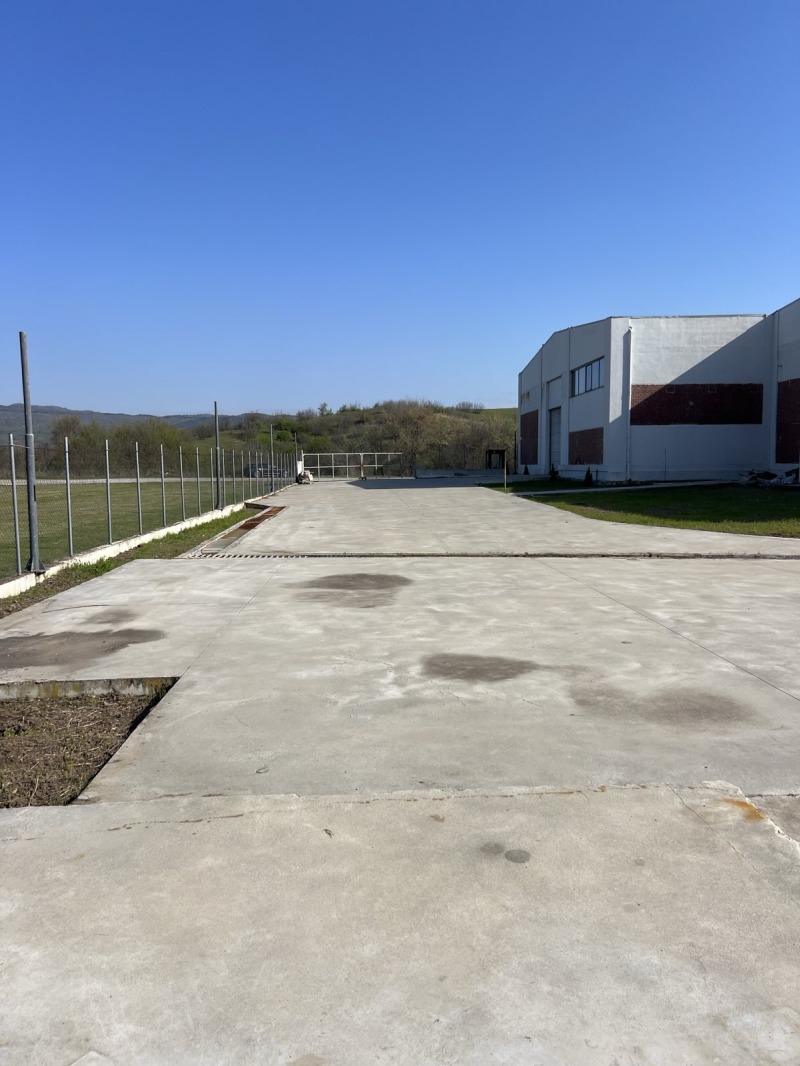 В аренду  Хранилище область Благоевград , Петрич , 1800 кв.м | 69271695 - изображение [4]