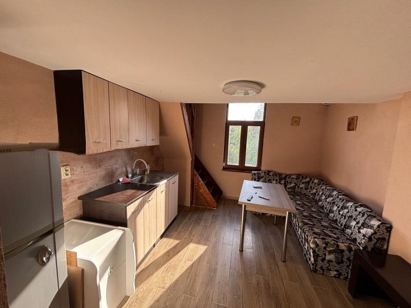 Kiadó  Stúdió Sofia , Bankja , 40 négyzetméter | 57638765