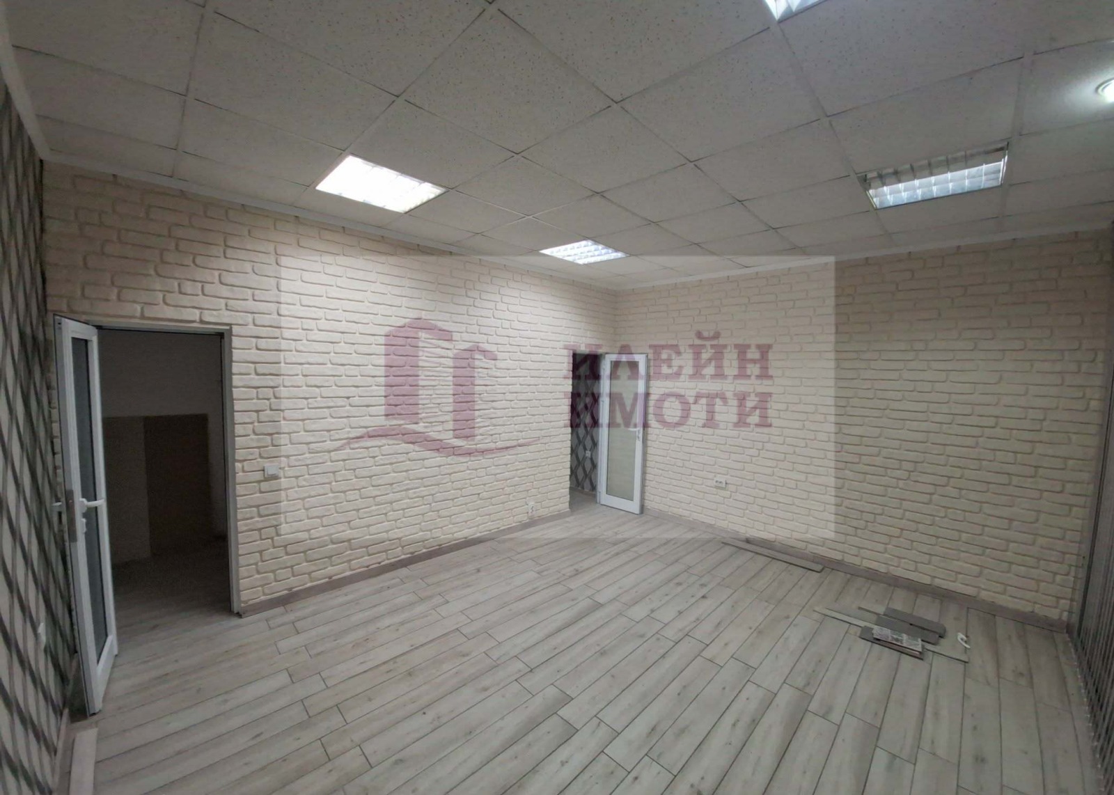 Дава под наем  Офис град Русе , Родина 1 , 30 кв.м | 86063715