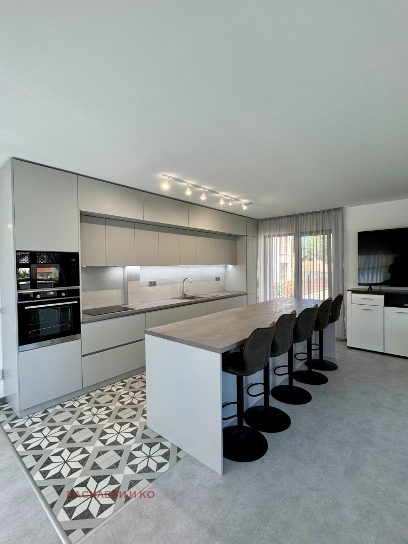 Kiadó  3 hálószobás Sofia , Darvenica , 150 négyzetméter | 66156005