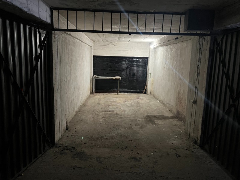 Дава под наем ГАРАЖ, ПАРКОМЯСТО, гр. София, Изток, снимка 6 - Гаражи и паркоместа - 52403409