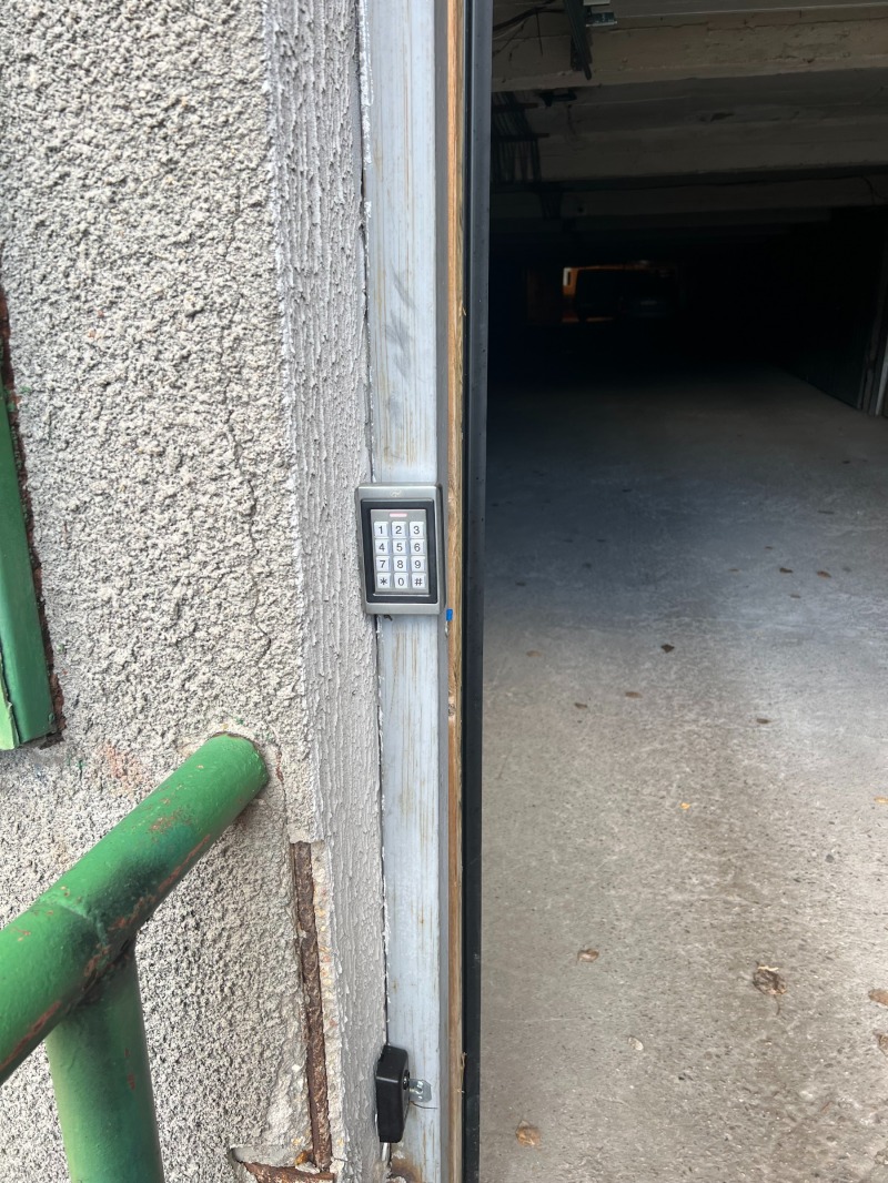 Дава под наем ГАРАЖ, ПАРКОМЯСТО, гр. София, Изток, снимка 4 - Гаражи и паркоместа - 52403409