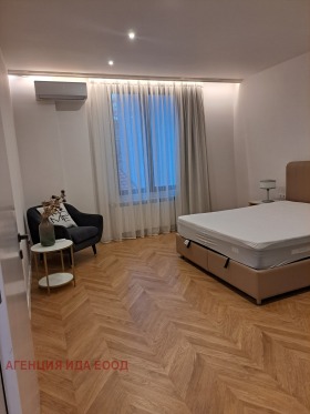 3+ slaapkamer Tsentar, Sofia 5