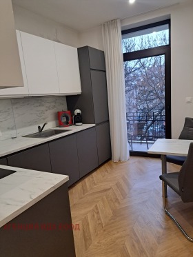 3+ slaapkamer Tsentar, Sofia 8