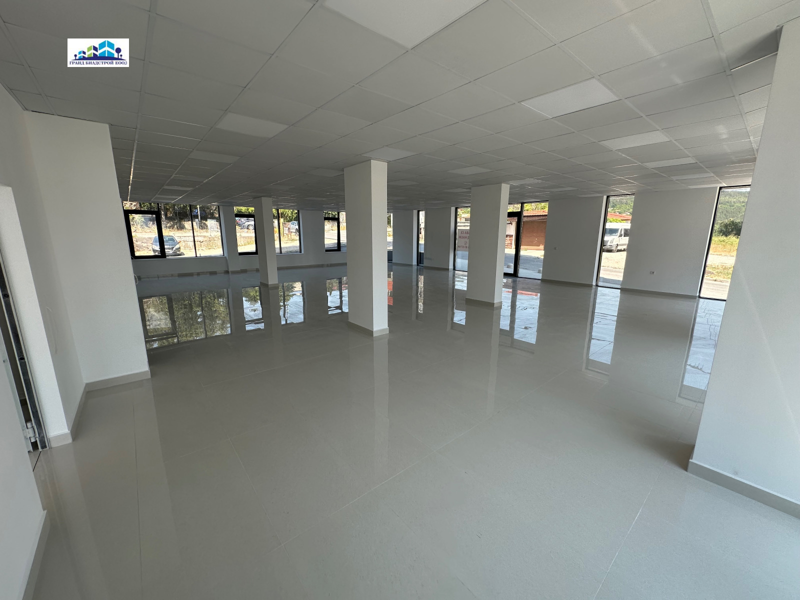 Дава под наем МАГАЗИН, гр. Шумен, Боян Българанов 1, снимка 2 - Магазини - 53672875