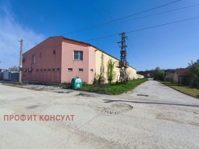 Budynek przemysłowy Gorna Orjachowica, region Wielkie Tyrnowo 13