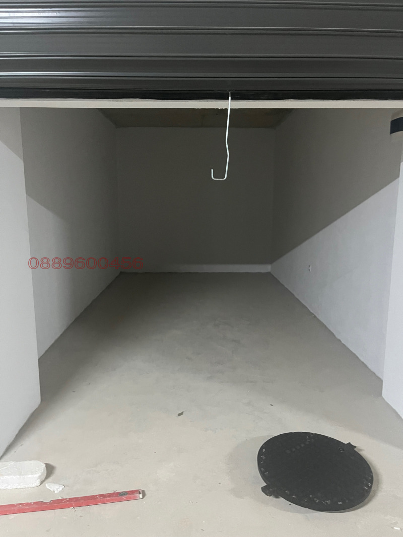 Дава под наем ГАРАЖ, ПАРКОМЯСТО, гр. Велико Търново, Акация, снимка 2 - Гаражи и паркоместа - 53584128