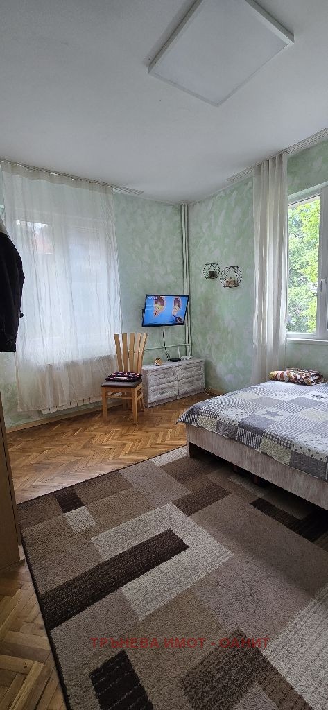 Дава под нем  1-стаен, град София, Център •  800 лв. • ID 37626433 — holmes.bg - [1] 