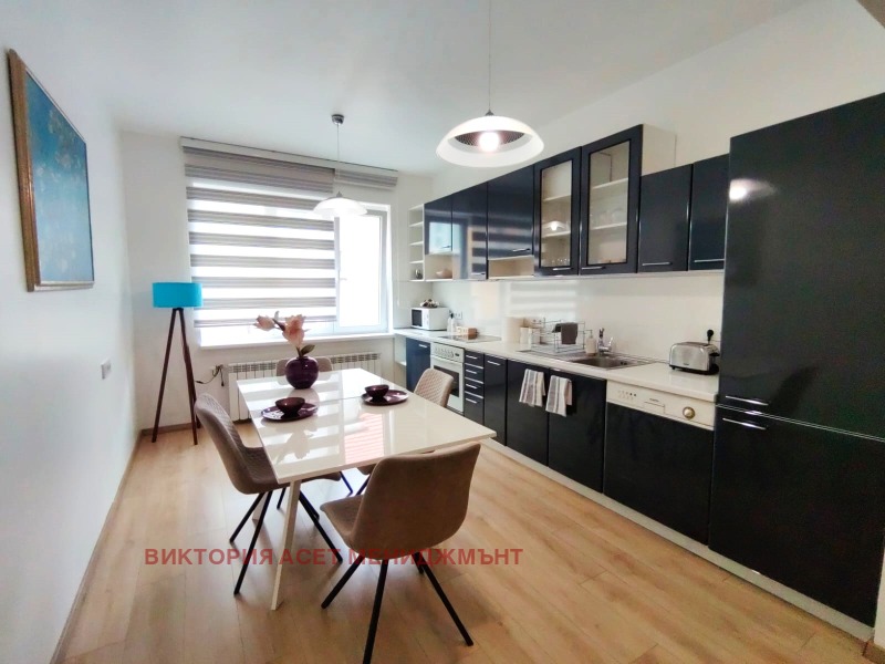 En renta  2 dormitorios Sofia , Tsentar , 130 metros cuadrados | 30078049