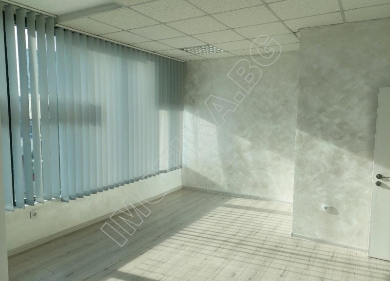 Дава под наем ОФИС, гр. Варна, Лятно кино Тракия, снимка 3 - Офиси - 49907145