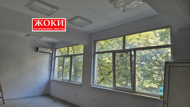 Дава под Наем ОФИС в град Перник, Център - 64 кв.м / 490.84 € » 960 лв., ЖОКИ ЕООД