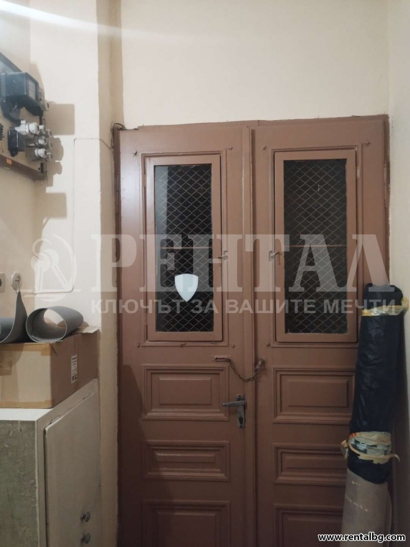 Дава под Наем ОФИС в град Пловдив, Център - 26 кв.м / 280 € » 547.63 лв., РЕНТАЛ 2000
