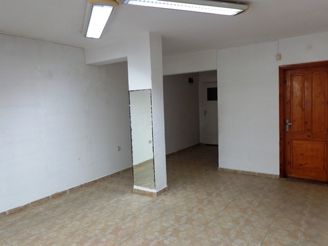 Дава под нем  Магазин, град Стара Загора, Център •  179 EUR • ID 73466997 — holmes.bg - [1] 