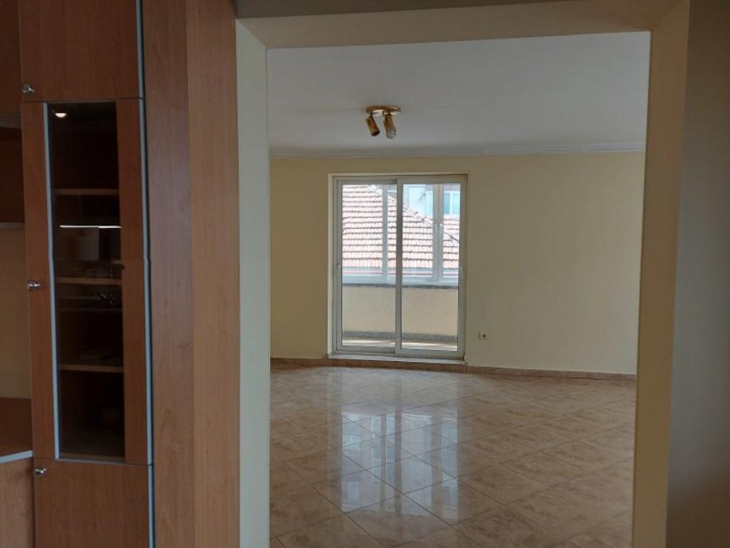 Дава под наем 4-СТАЕН, гр. София, Оборище, снимка 4 - Апартаменти - 52822965