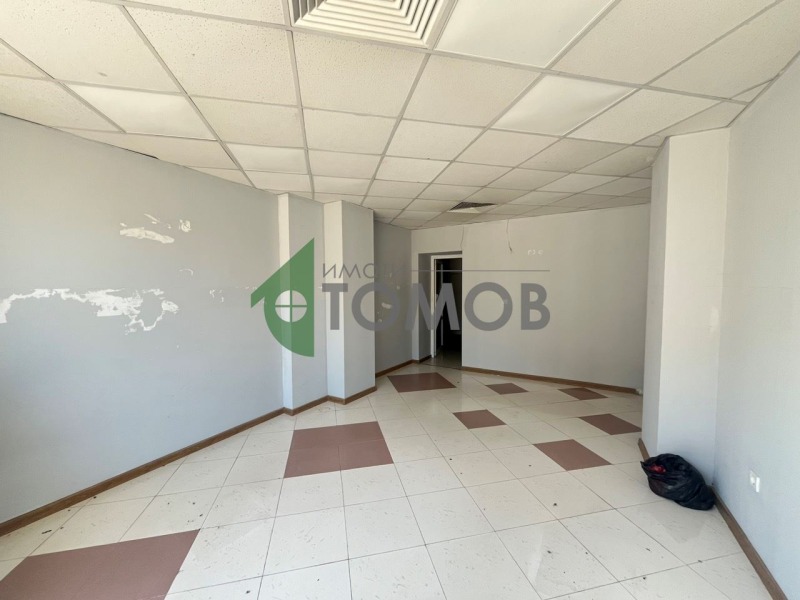 Дава под Наем МАГАЗИН в град Шумен, Център - 60 кв.м / 716 € » 1 400.37 лв., ИМОТИ ТОМОВ