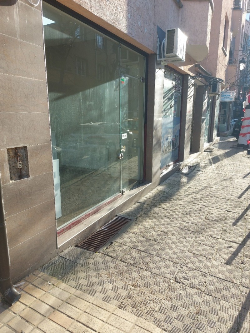 Дава под Наем МАГАЗИН в град Русе, Център - 26 кв.м / 250 € » 488.96 лв., Елит Консулт