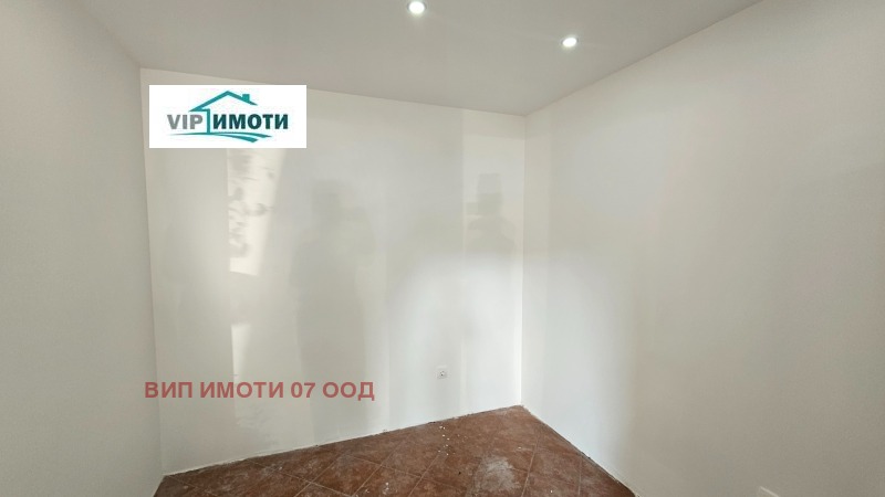 Дава под Наем МАГАЗИН в град Ловеч, Център - 12 кв.м / 153.39 € » 300 лв., ВИП ИМОТИ 07 ООД