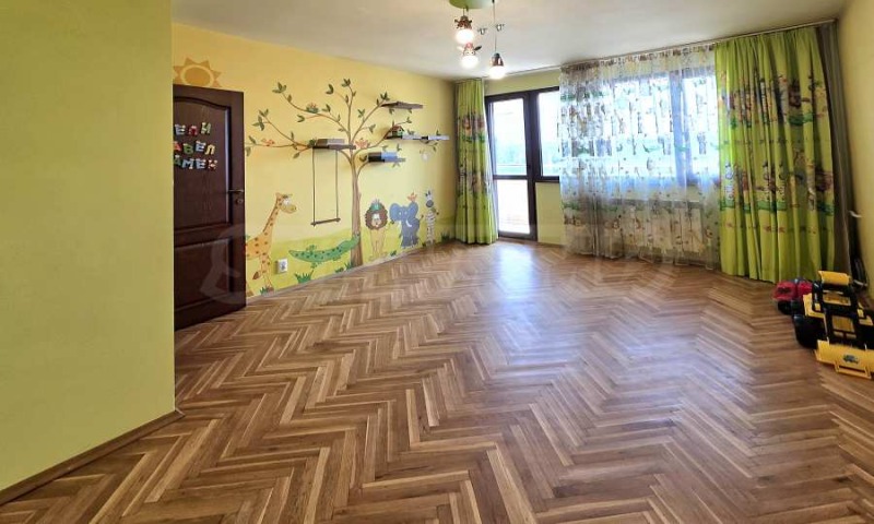 För uthyrning  3 sovrum Sofia , Izgrev , 130 kvm | 21892886 - bild [8]