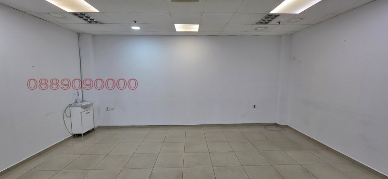 Дава под наем МАГАЗИН, гр. Пловдив, Център, снимка 2 - Магазини - 53030719