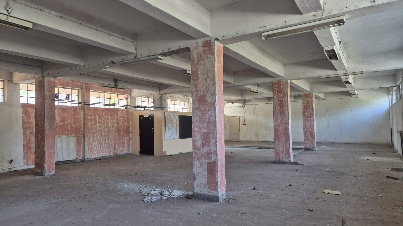 Дава под наем ПРОМ. ПОМЕЩЕНИЕ, гр. Перник, Център, снимка 4 - Производствени сгради - 54353752