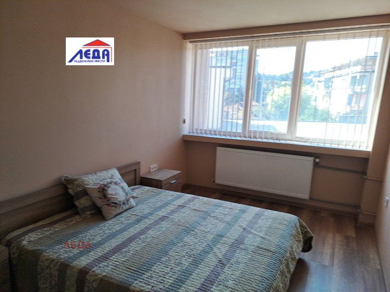 De inchiriat  1 dormitor Pleven , Șiroc țentâr , 60 mp | 32798310