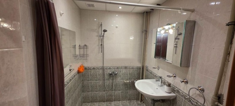 Издаје се  1 спаваћа соба Софија , Центар , 70 м2 | 48950990 - слика [8]
