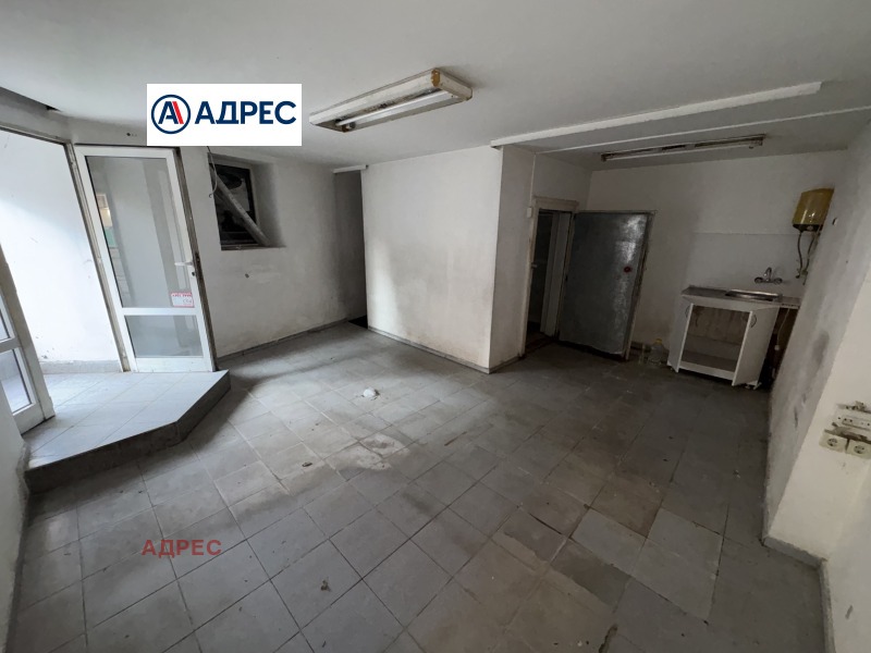 Дава под наем МАГАЗИН, гр. Варна, Операта