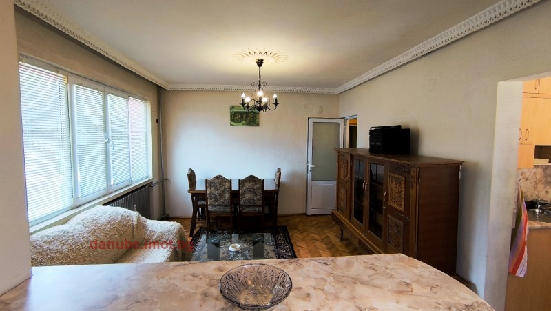 Kiadó  3 hálószobás Ruse , Centar , 105 négyzetméter | 62090703