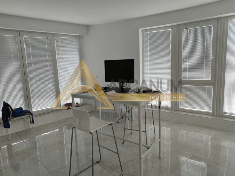 Дава под наем ЕТАЖ ОТ КЪЩА, гр. Варна, к.к. Св.Св. Константин и Елена, снимка 3 - Етаж от къща - 52382836