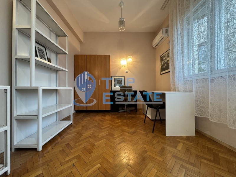Дава под Наем ОФИС в град Велико Търново, Център - 16 кв.м / 200 € » 391.17 лв., ТОП ЕСТЕЙТ