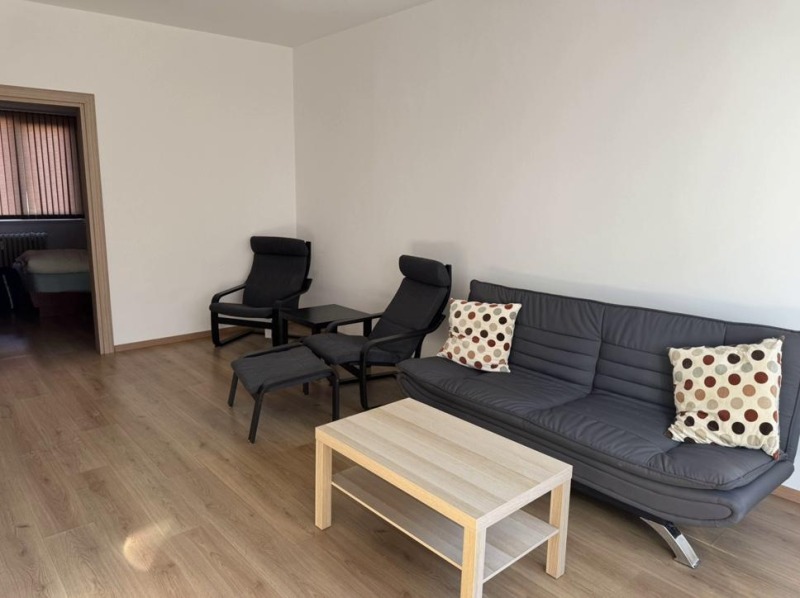 Дава под нем  3-стаен, град София, Център •  825 EUR • ID 24481382 — holmes.bg - [1] 