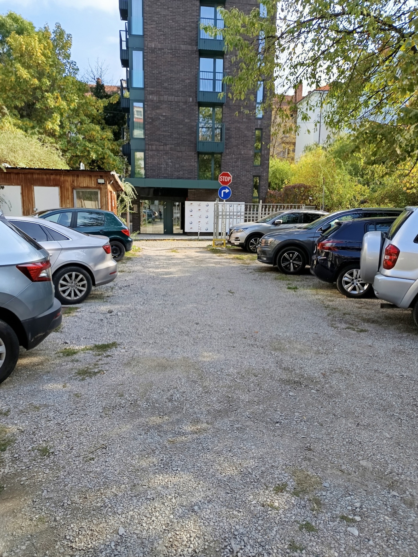 Дава под наем ГАРАЖ, ПАРКОМЯСТО, гр. София, Център, снимка 3 - Гаражи и паркоместа - 53828571