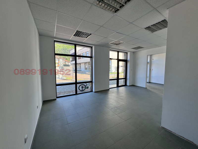 Дава под наем МАГАЗИН, гр. Ловеч, Център