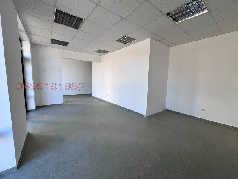 Дава под наем МАГАЗИН, гр. Ловеч, Център, снимка 3 - Магазини - 52770034