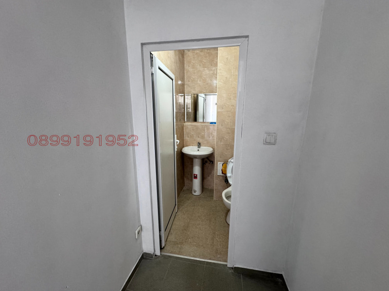 Дава под наем МАГАЗИН, гр. Ловеч, Център, снимка 6 - Магазини - 52770034