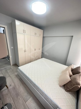 2 Schlafzimmer Pogrebi, Warna 5